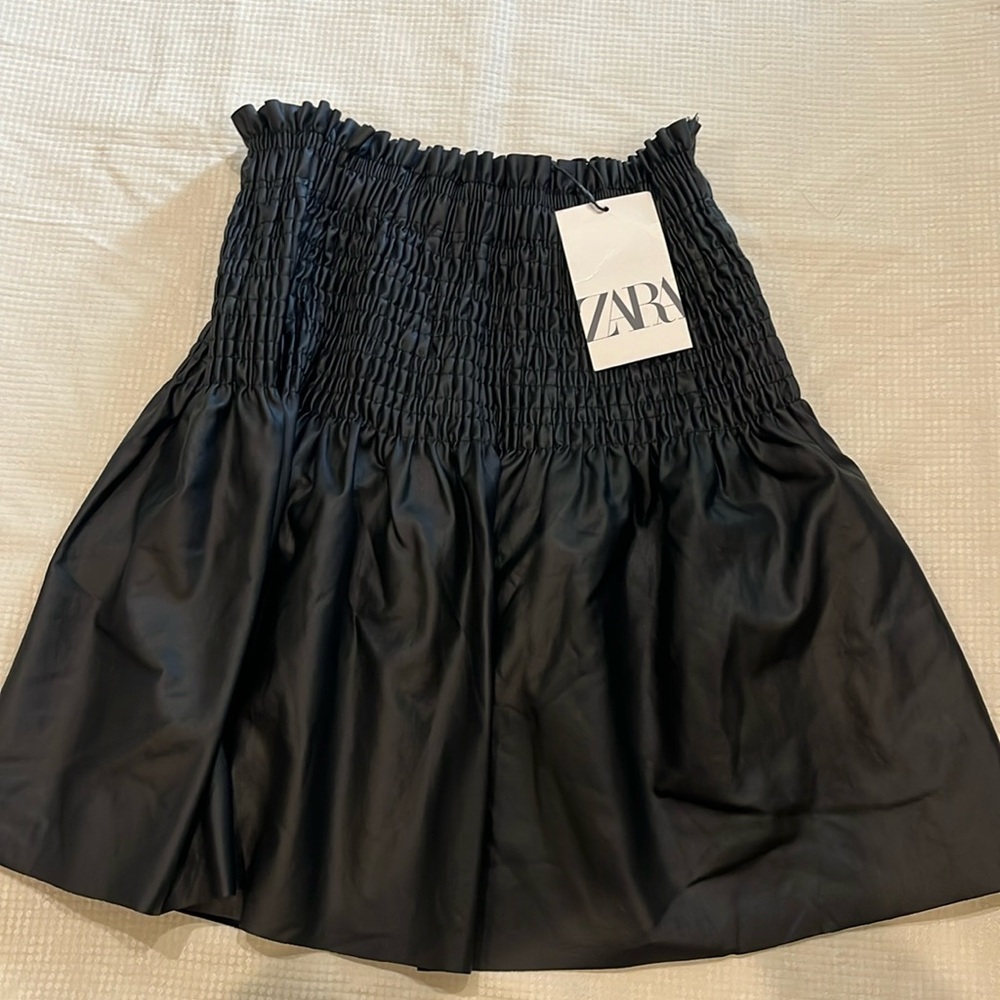 Black elastic waist mini skirt new with tags Zara size 13- 14